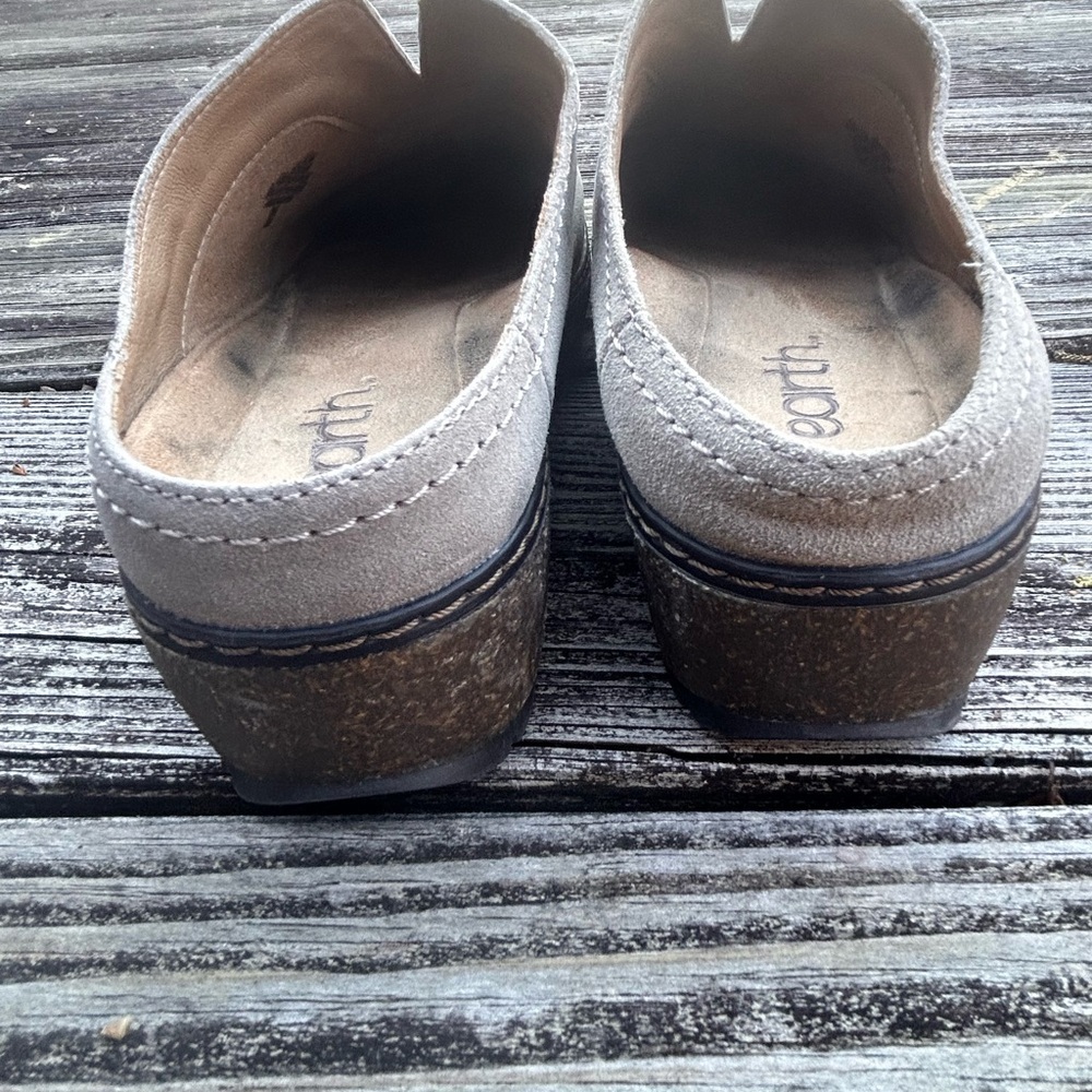 Earth Kolia Suede Clogs Sz 7.5 Taupe Slip On Mule Shoes Womens Boho Minimalist - Picture 7 of 11